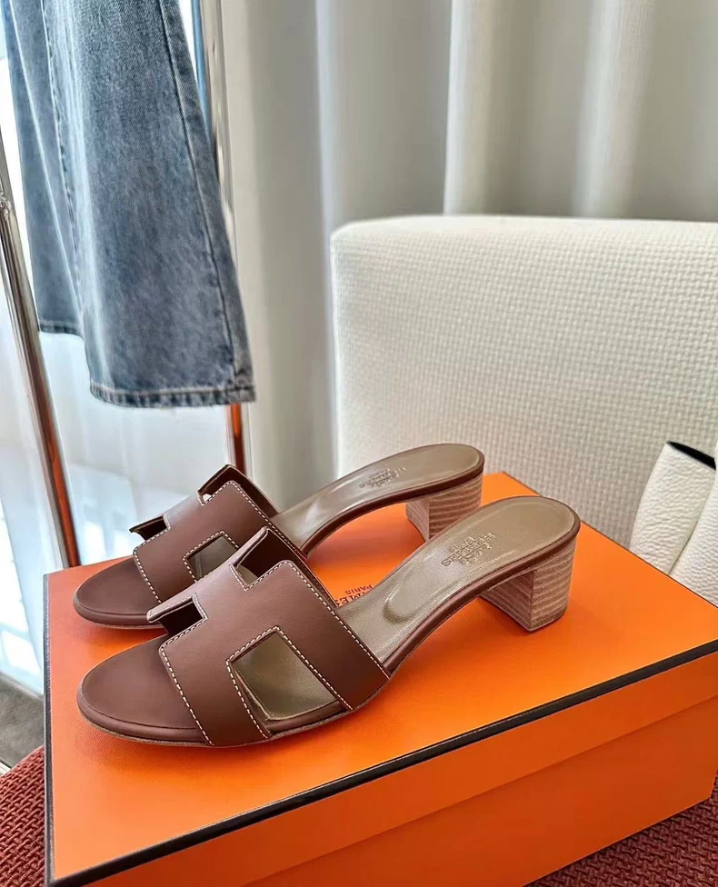 Hermès' classic Oasis sandals.