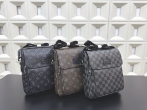 (Louis Vuitton) District PM