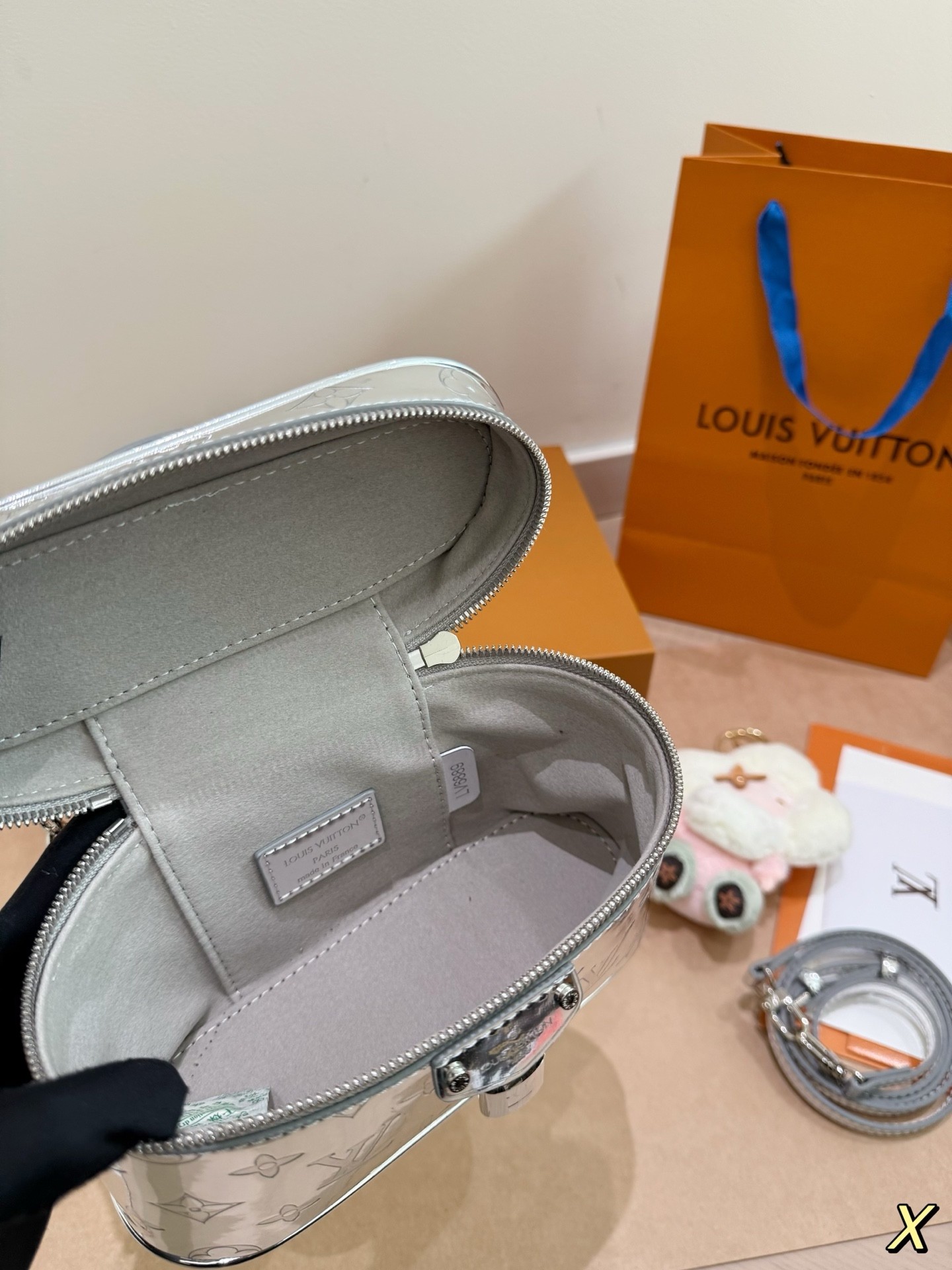 （Louis Vuitton）Vanity Chain Pouch