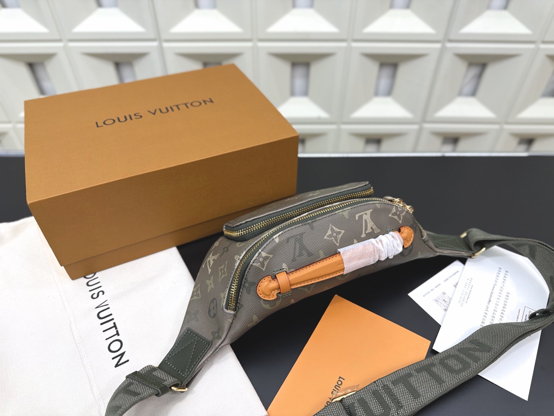 Sac banane Louis Vuitton