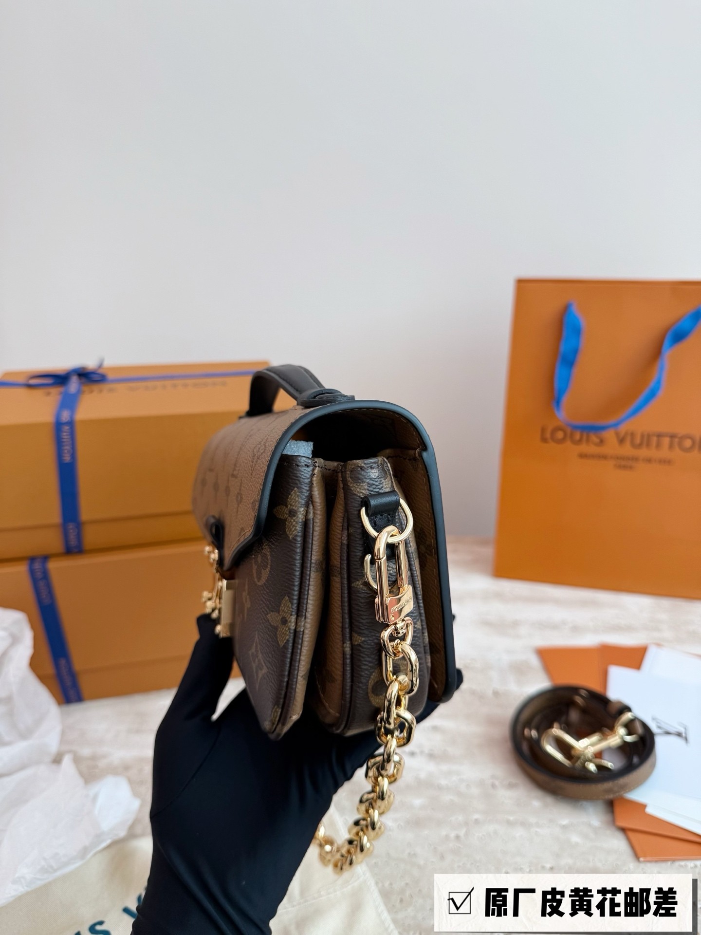 （Louis Vuitton）Pochette Métis East West