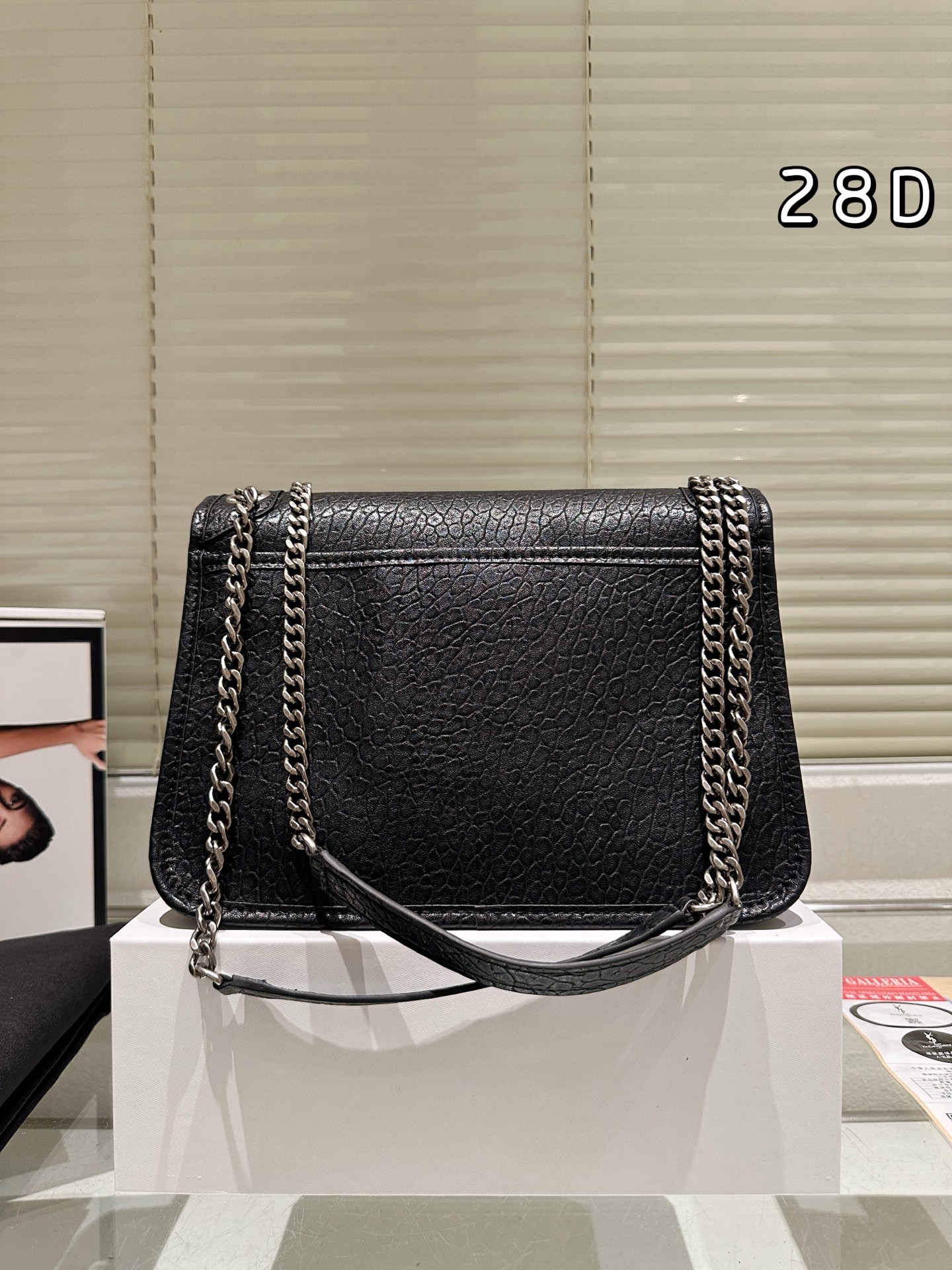 (Saint Laurent) Sac à bandoulière Niki Medium ou de taille similaire