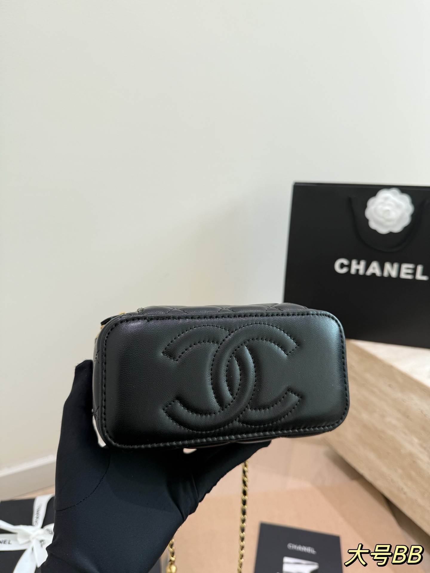 (Chanel) Black Diamond Quilted Gold Ball Box Bag