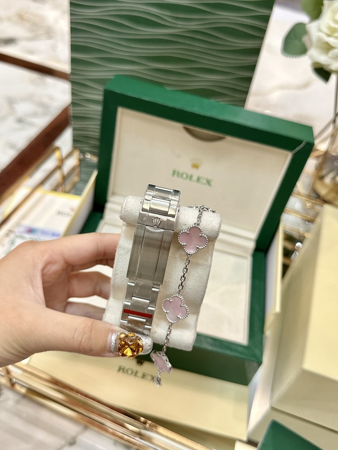 （Rolex）Pink Watch