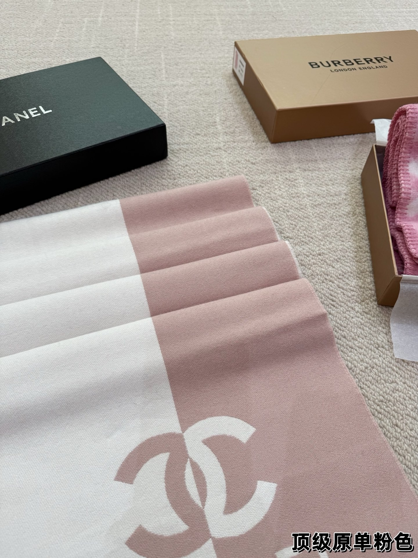 (Chanel) Two-Tone Cashmere Scarf