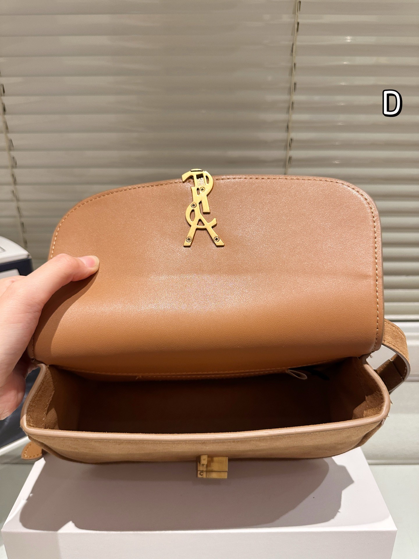 Sac à bandoulière moyen en daim Saint Laurent Solferino