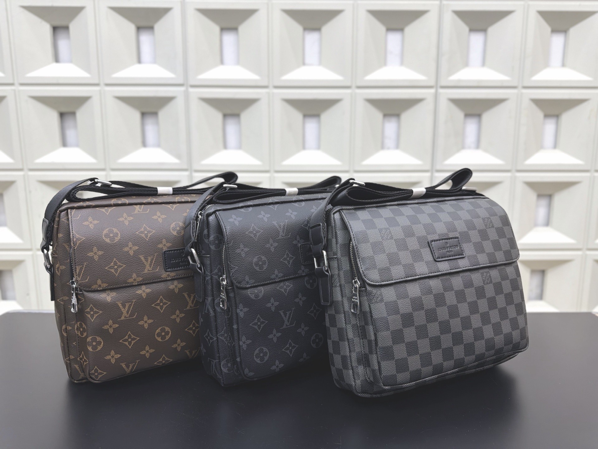 （Louis Vuitton）Monogram Macassar District PM