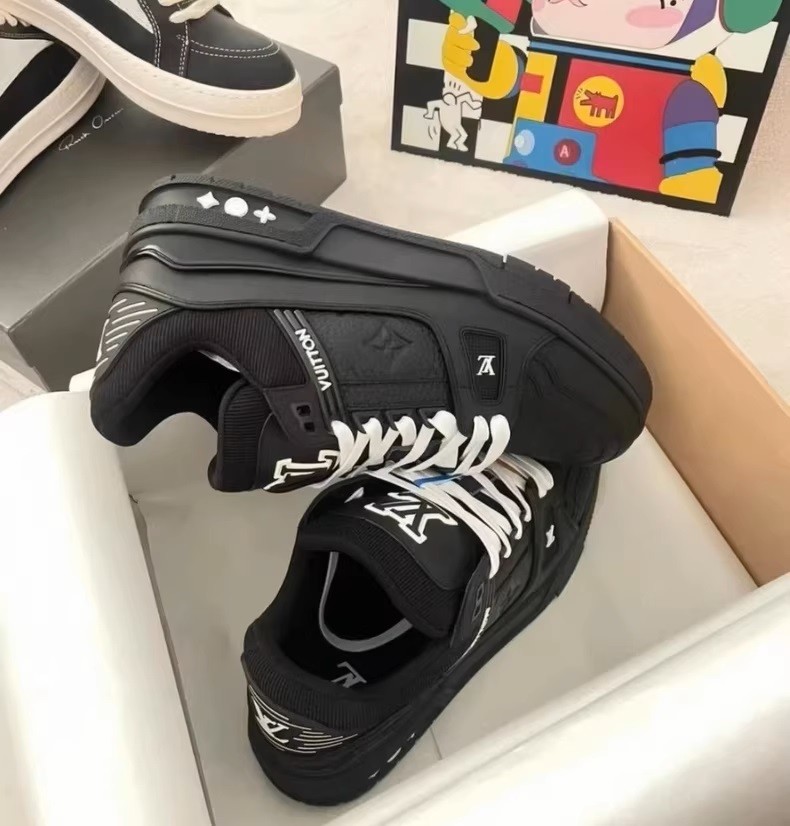 (Louis Vuitton) LV Trainer sneakers.