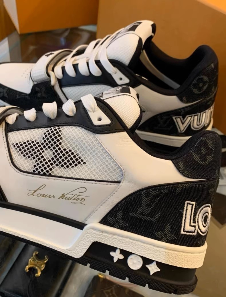 (Louis Vuitton) LV Trainer sneakers in black and white colorway with Velcro closure