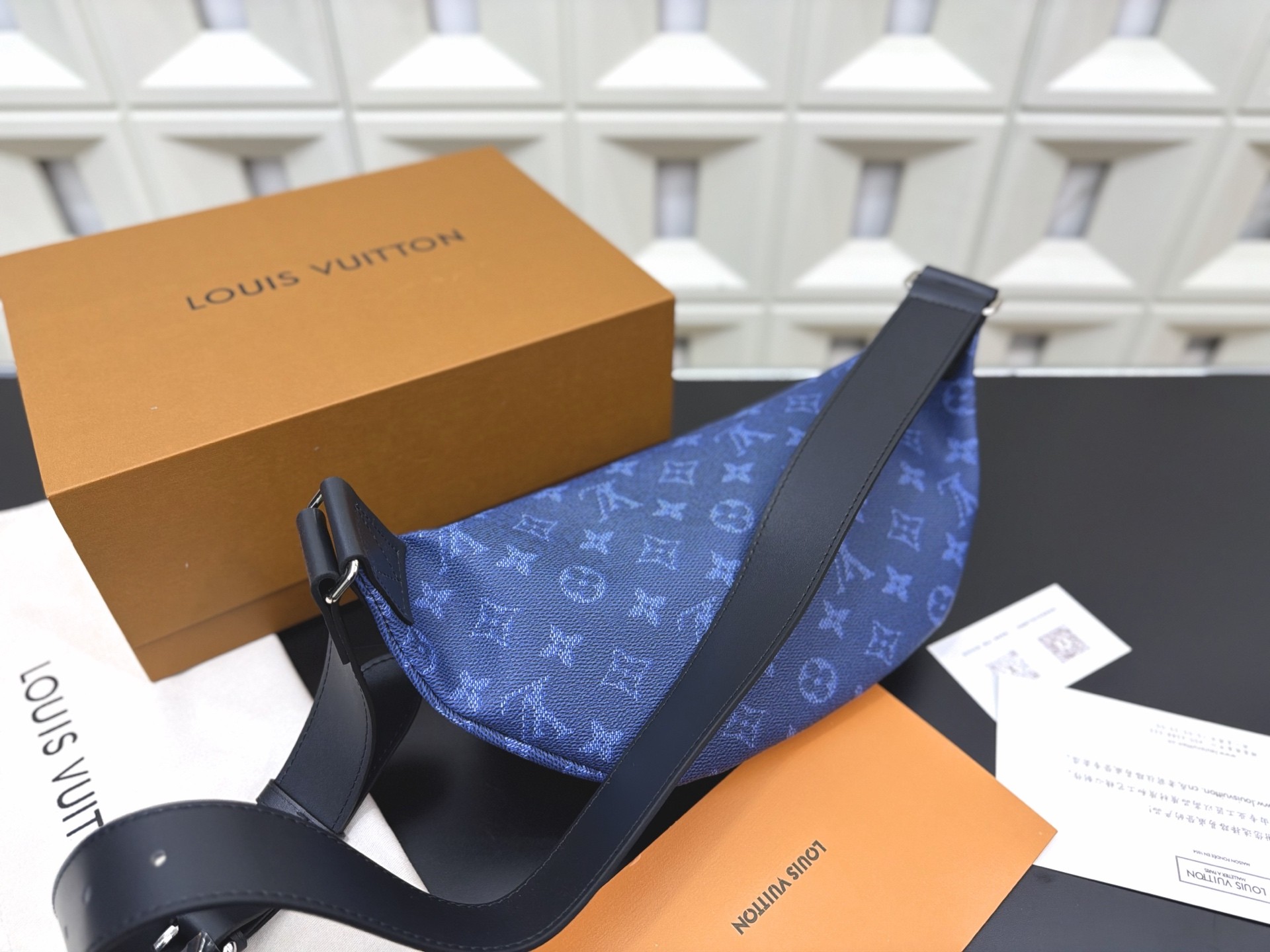 Louis Vuitton）Rush Bumbag