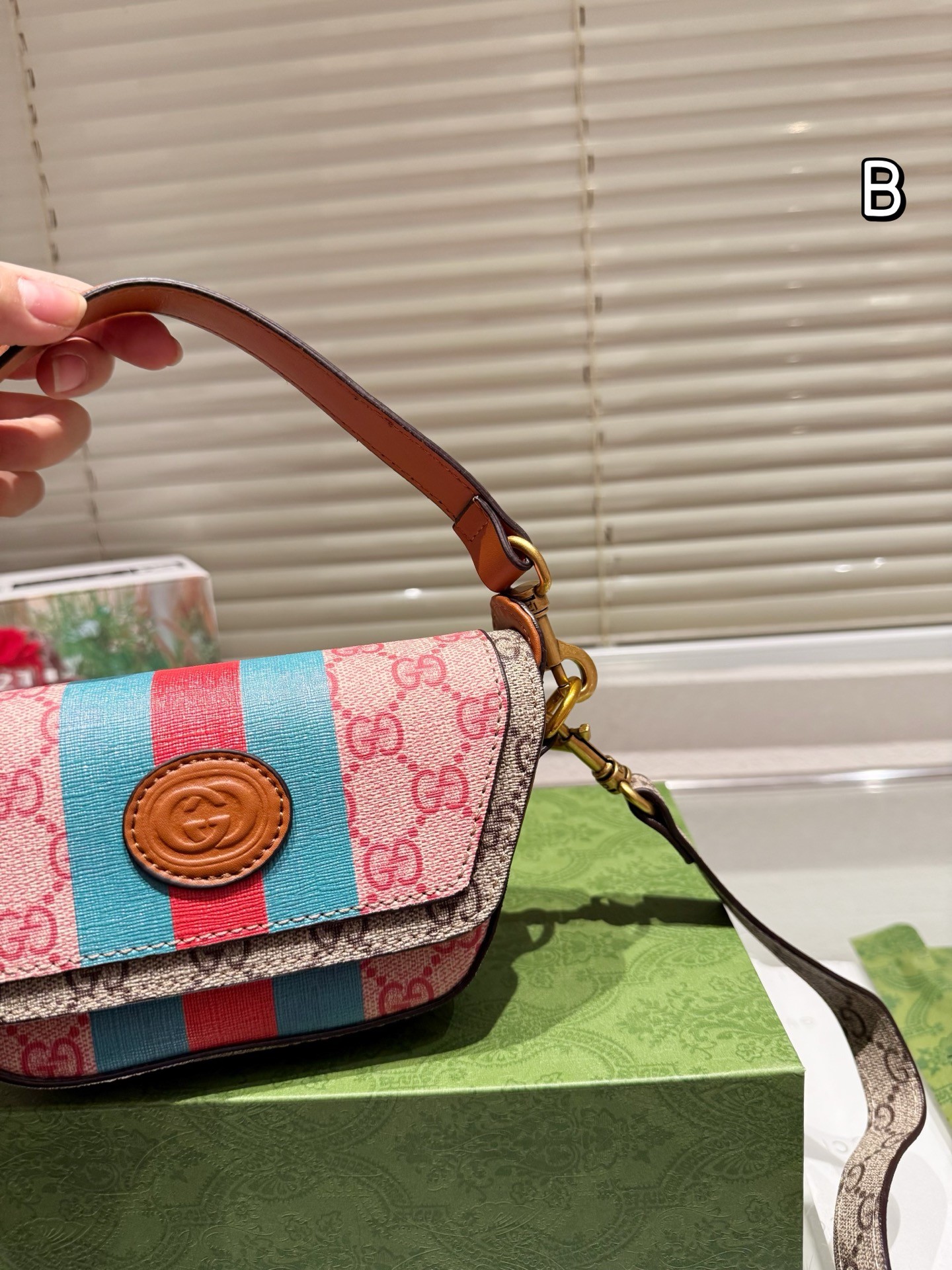 Gucci Ophidia GG Supreme Mini Tote Bag