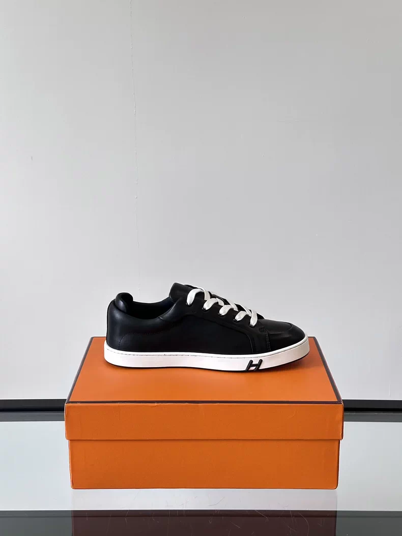 (Hermès) Kid sneakers.