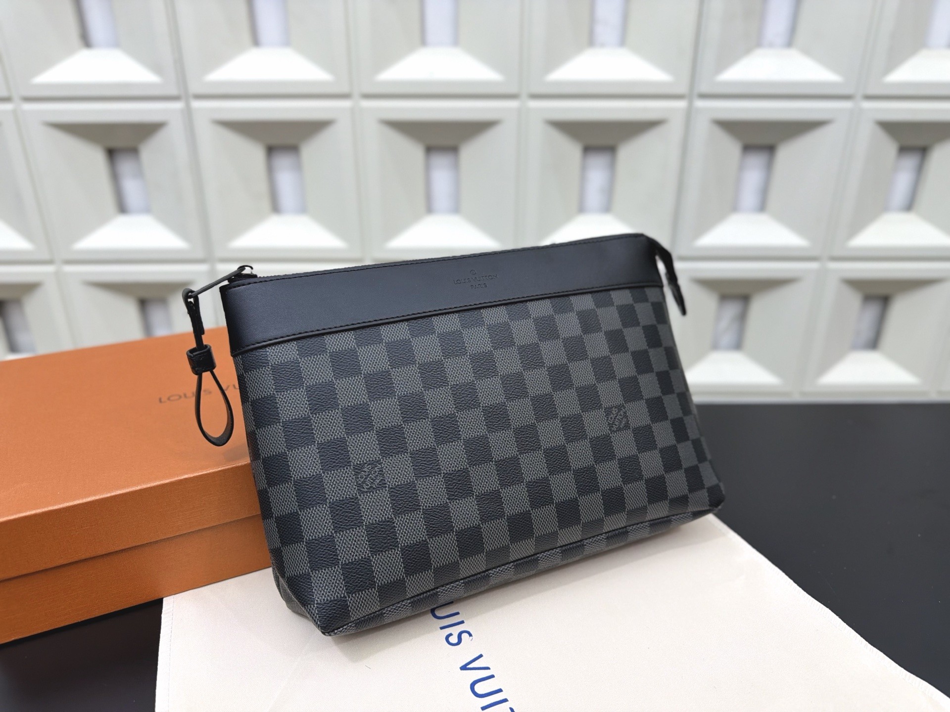 （Louis Vuitton）Pochette Voyage