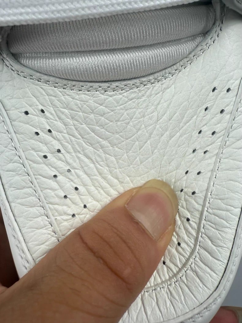 (Louis Vuitton) LV Trainer sneakers.