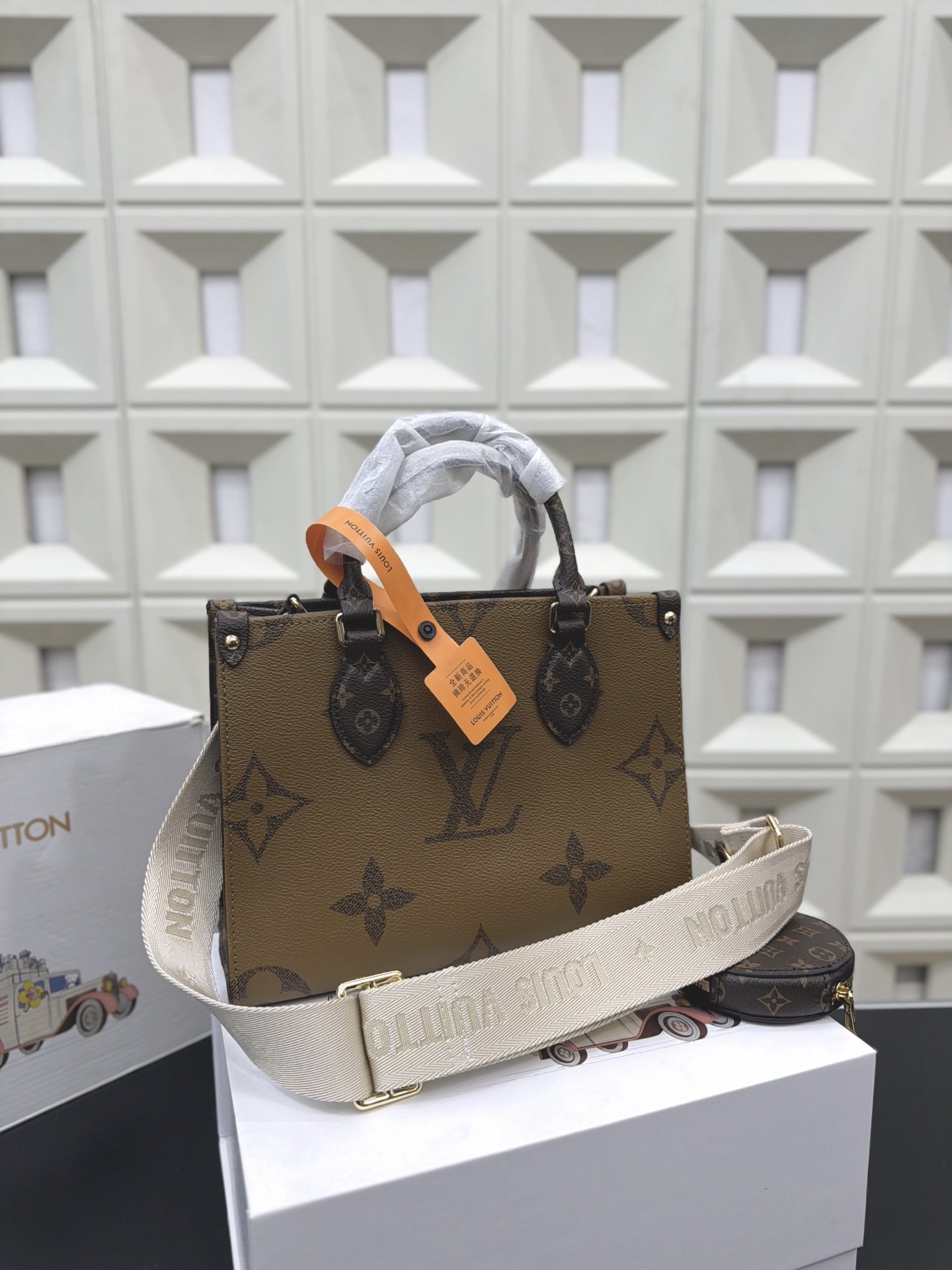 （Louis Vuitton）OnTheGo PM