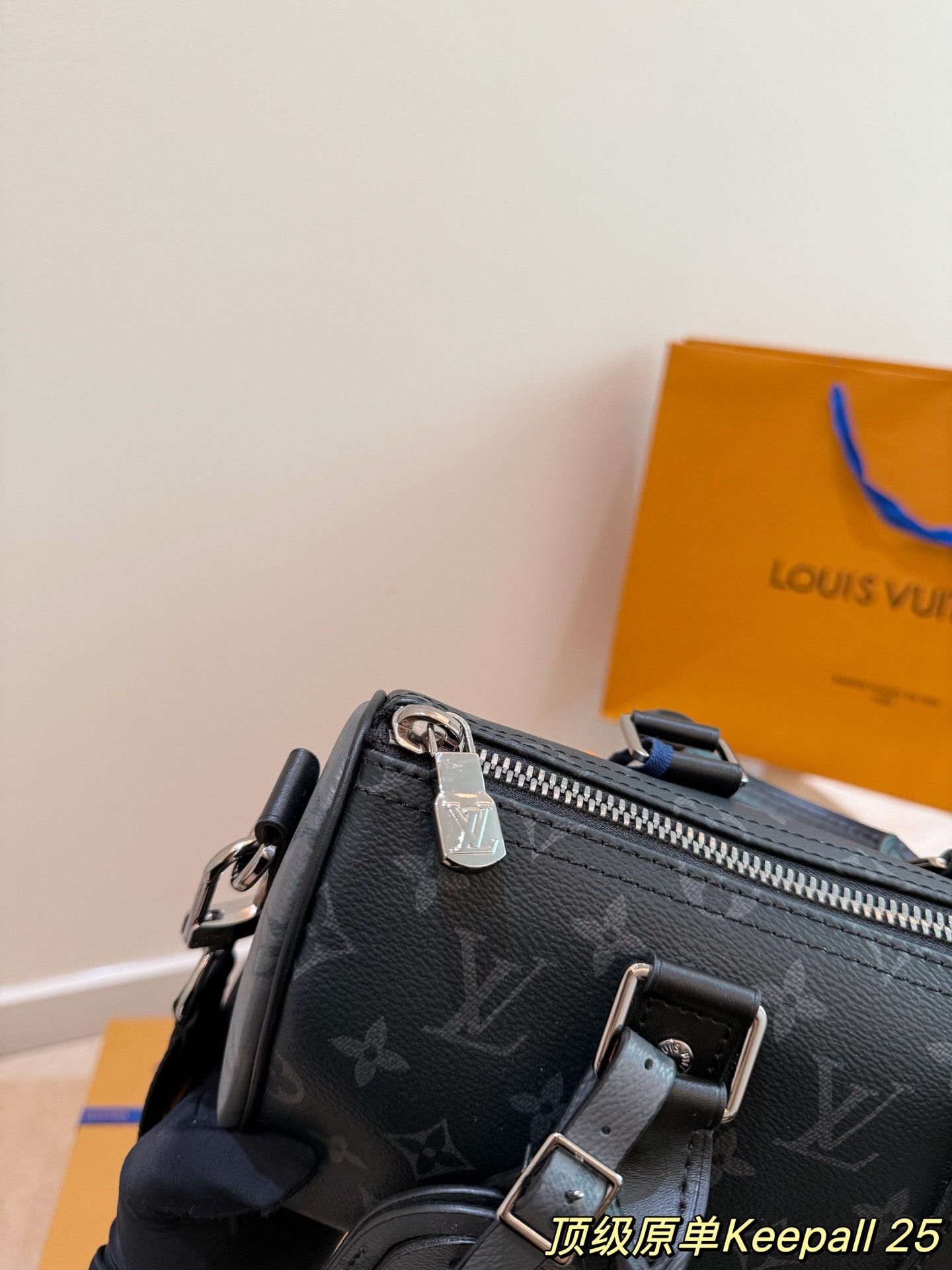 (Louis Vuitton)  Keepall Bandoulière 25