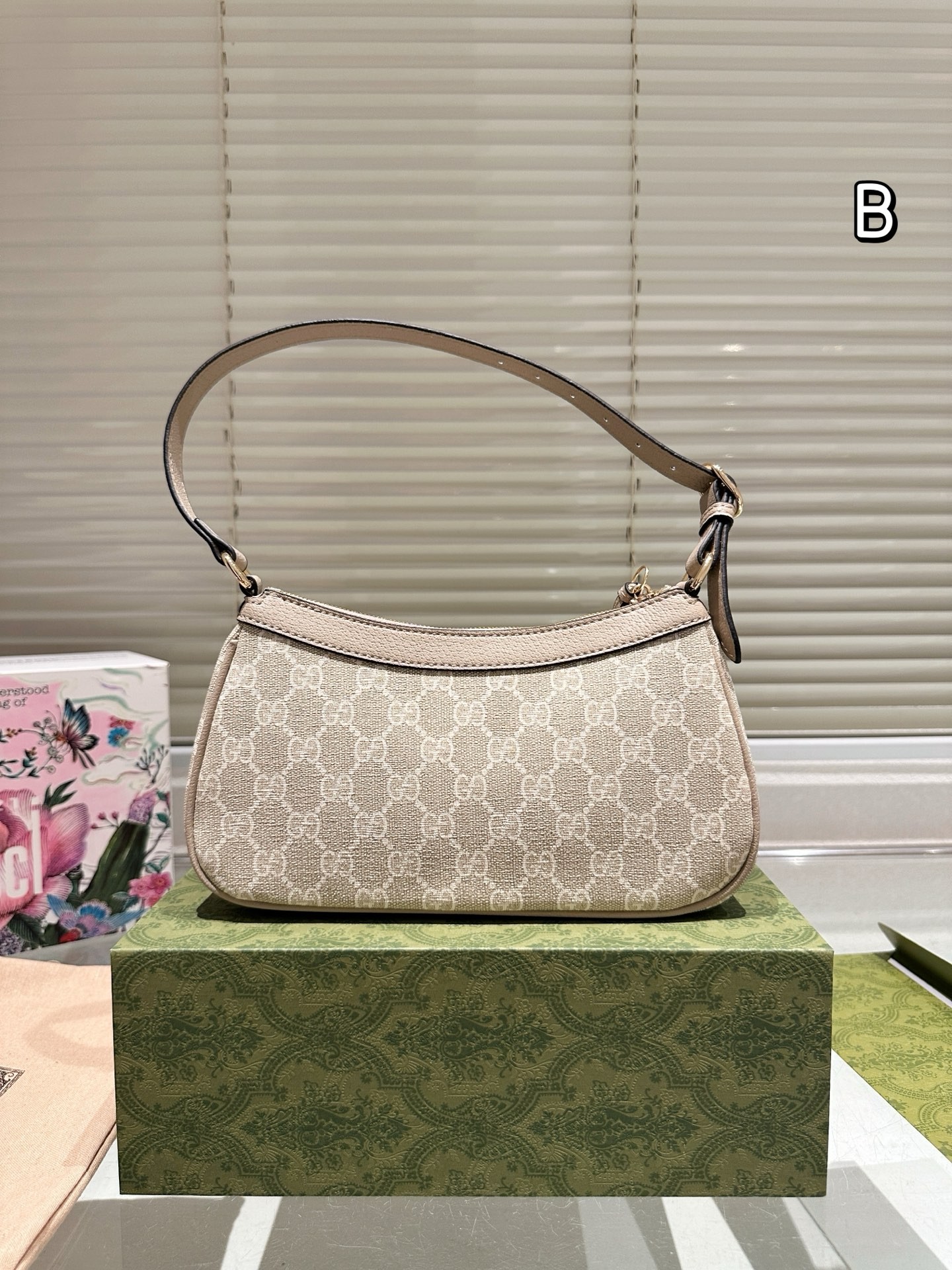 Gucci Ophidia GG Supreme Mini Handbag
