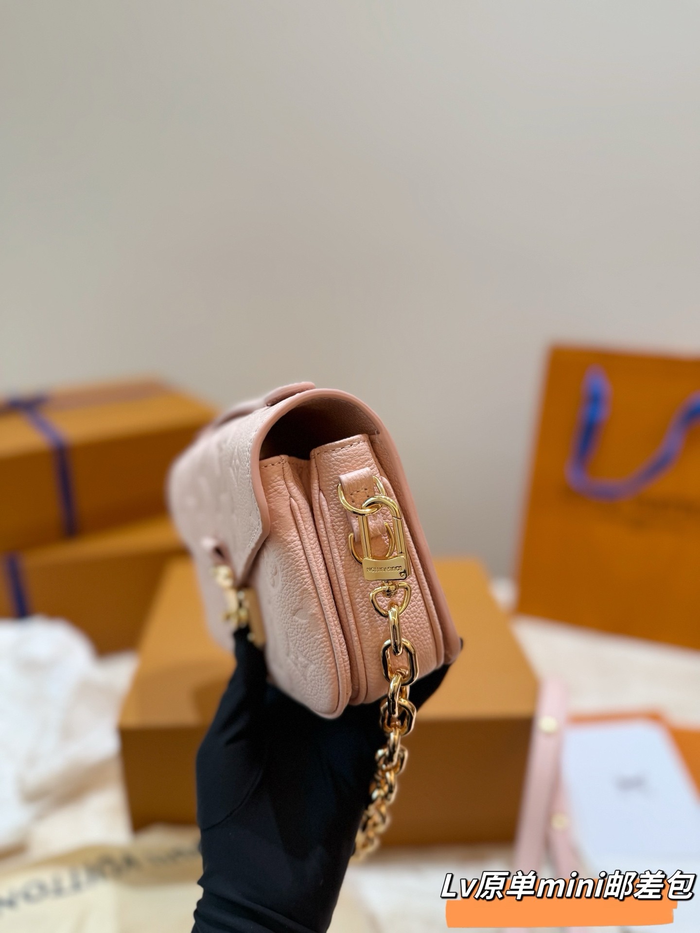 （Louis Vuitton）Pochette Métis East West