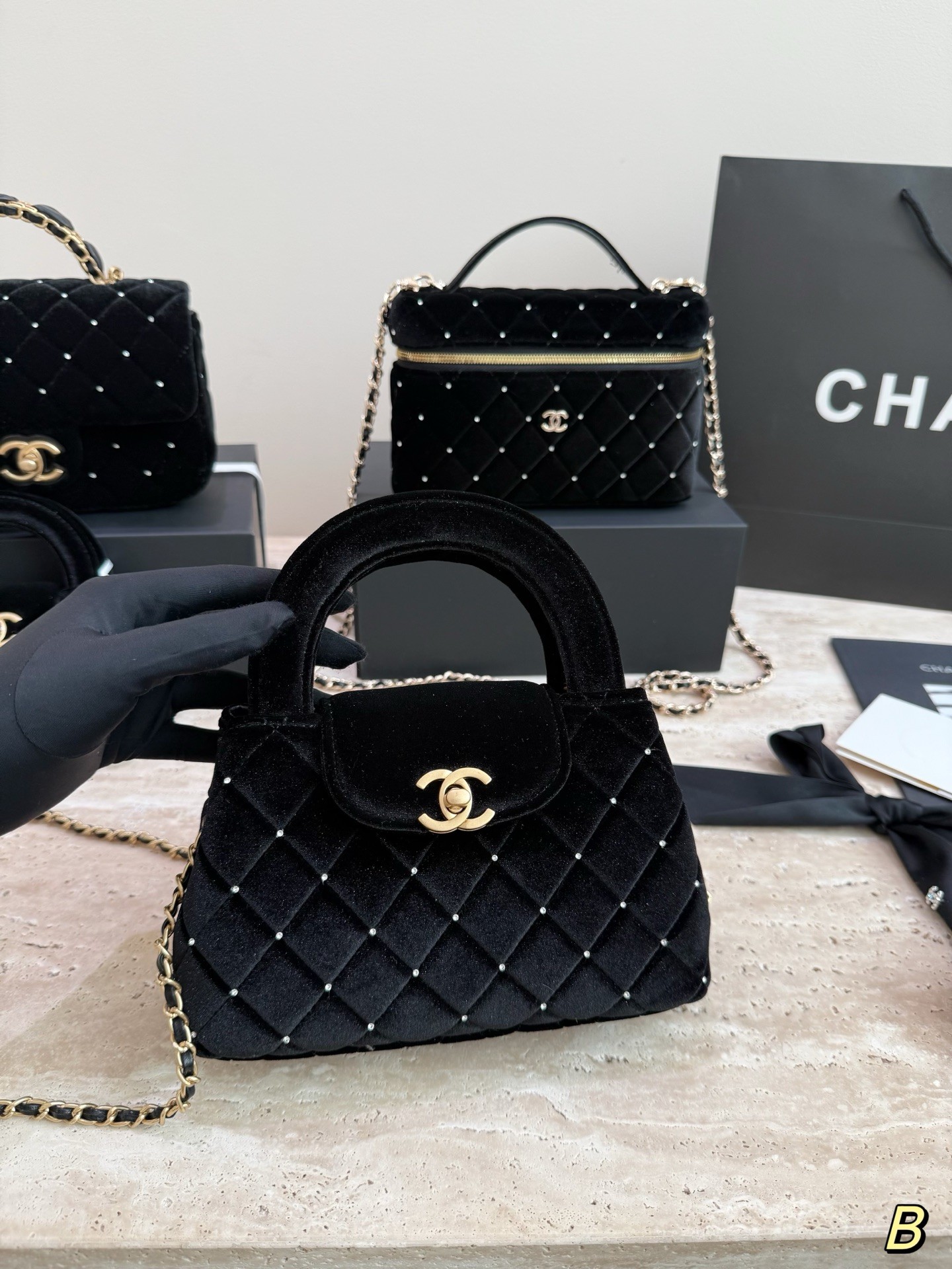 （Chanel）Mini sac en velours