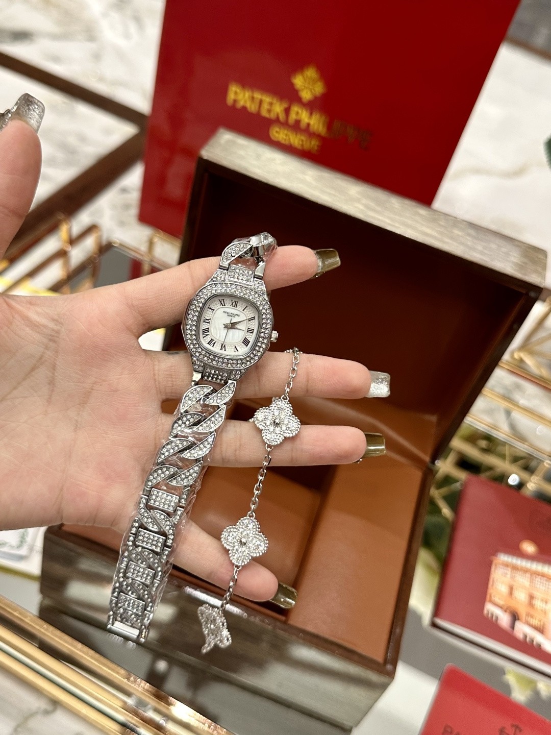 (Patek Philippe) Diamond-Set Watch