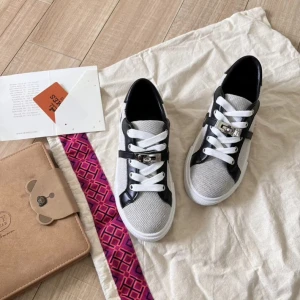 (Hermès) Day Series Sneakers