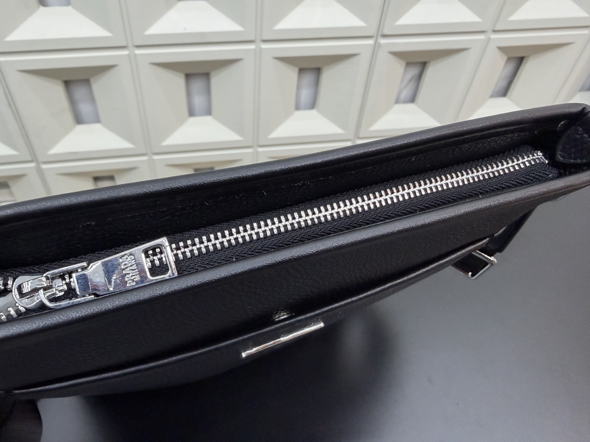 (Prada) Black Grained Leather Shoulder Bag