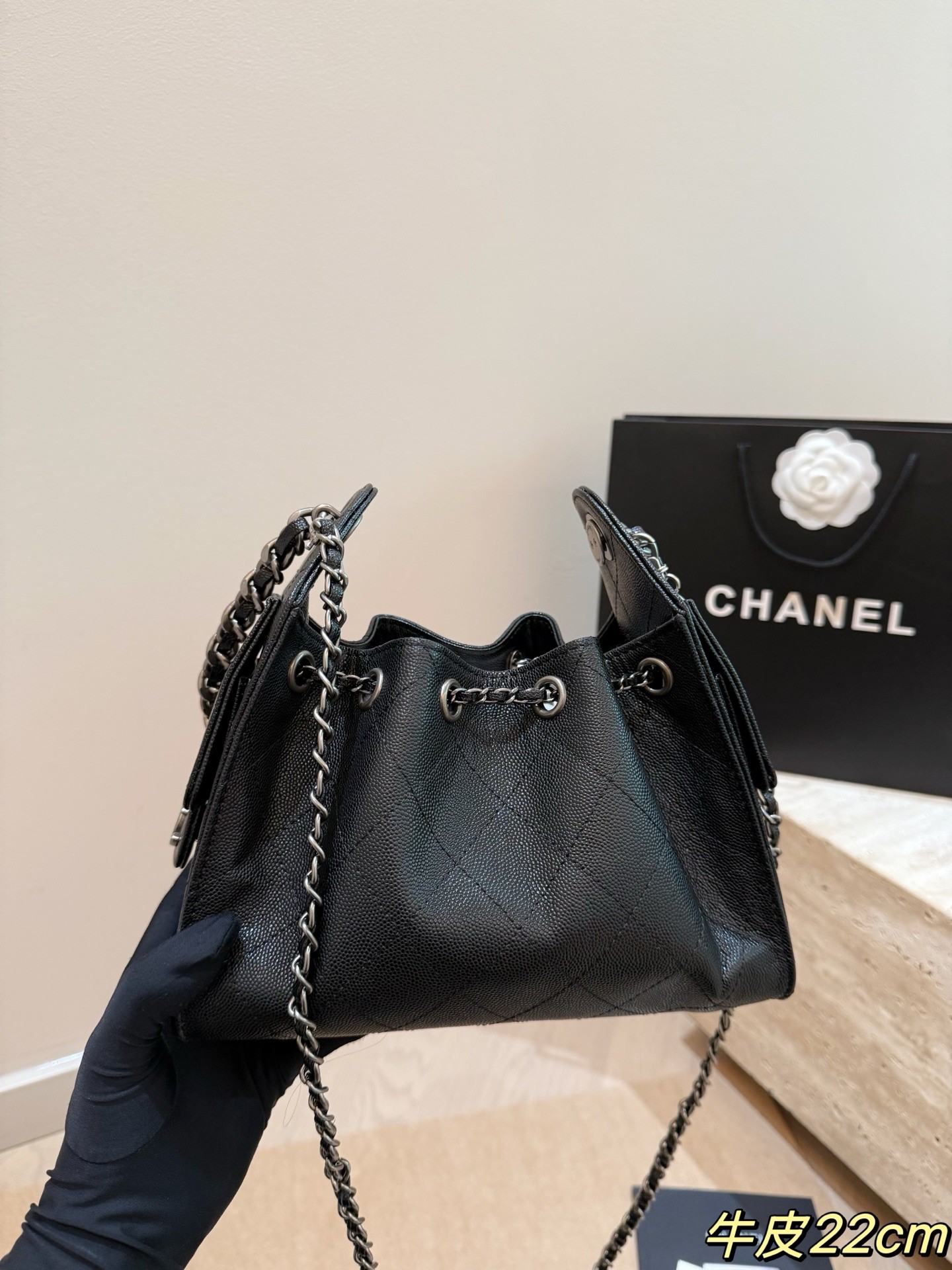 (Chanel) 22 Mini Handbag