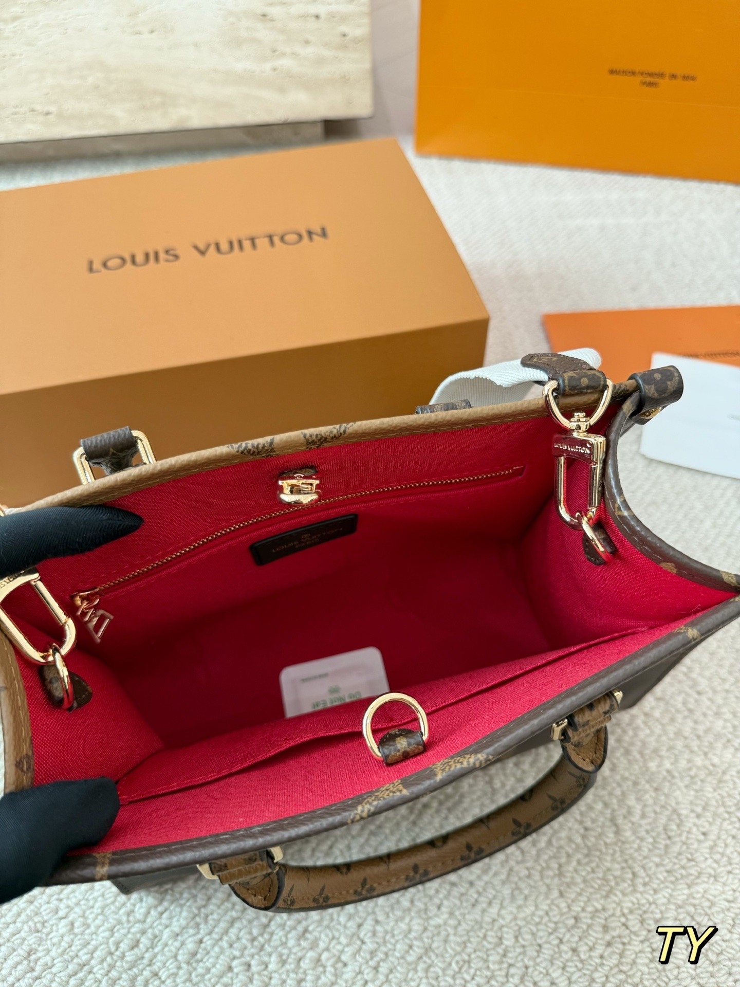 （Louis Vuitton） OnTheGo PM