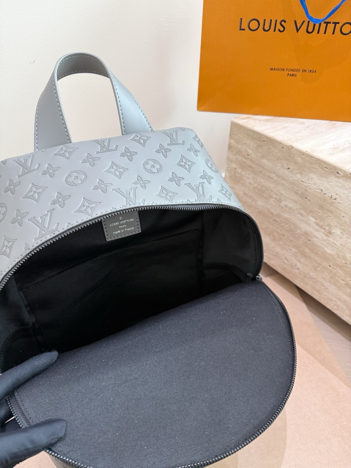 （Louis Vuitton）Monogram Shadow Discovery