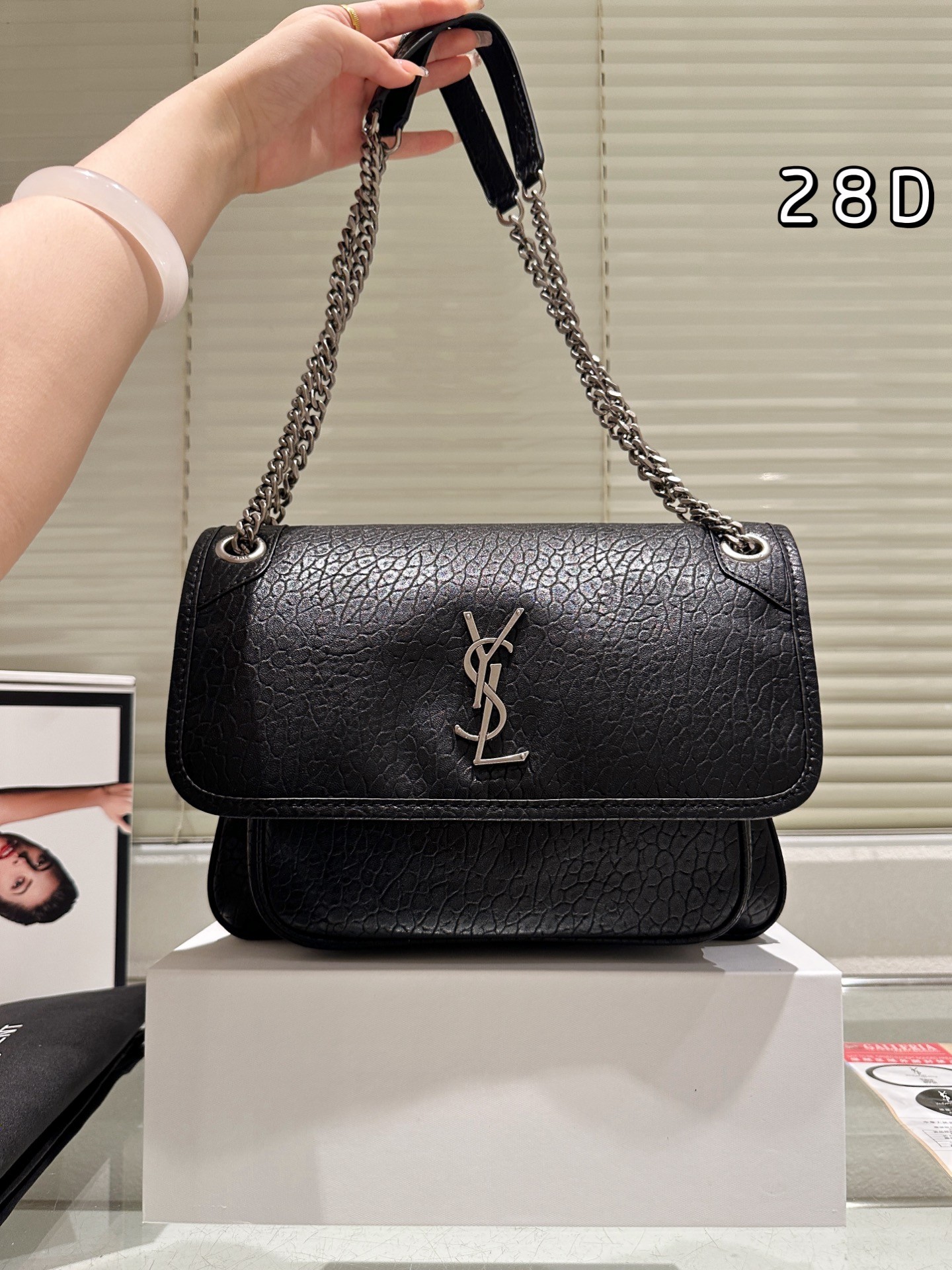 (Saint Laurent) Sac à bandoulière Niki Medium ou de taille similaire