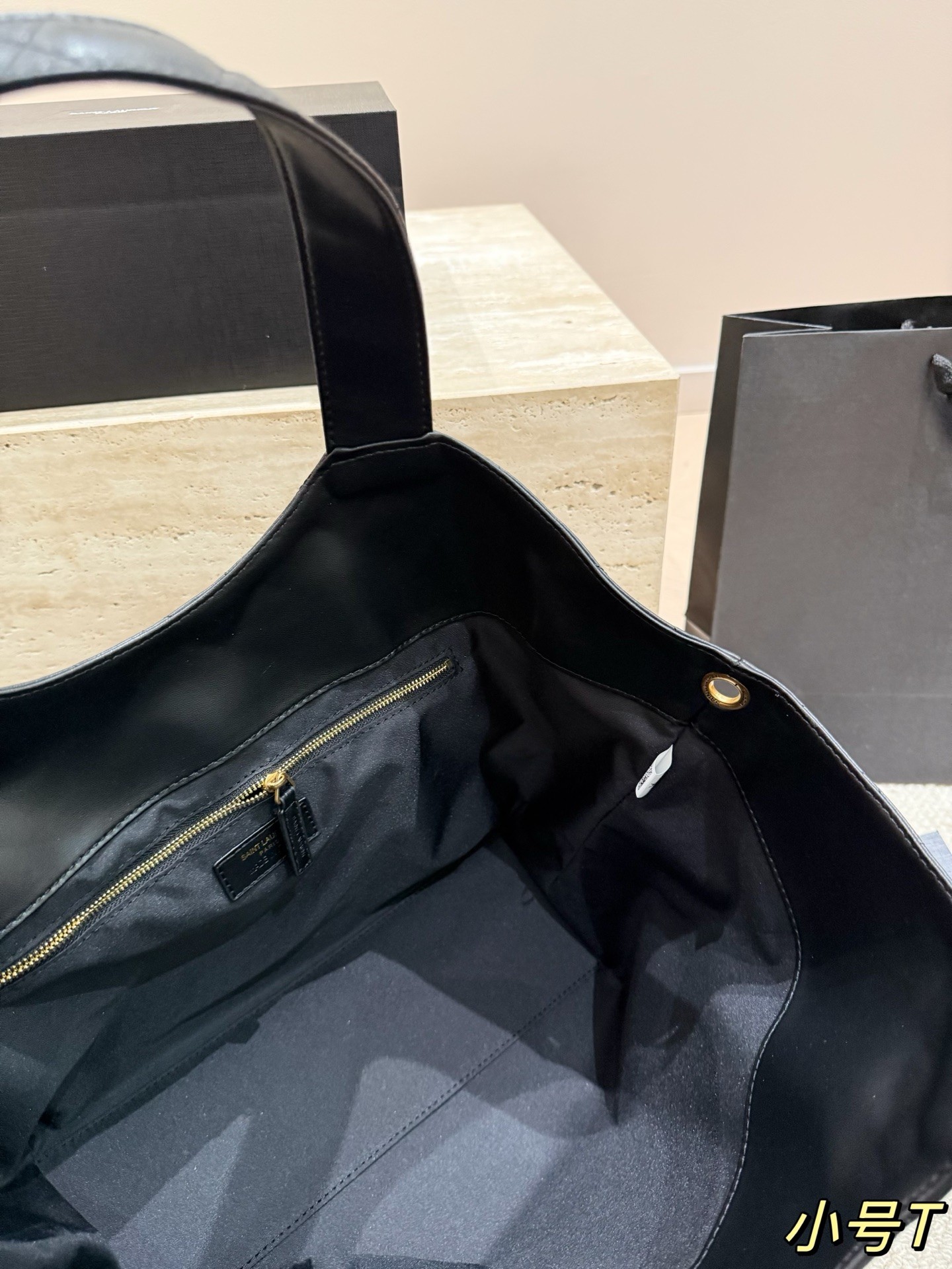 Sac cabas matelassé en cuir d'agneau ICARE de Saint Laurent
