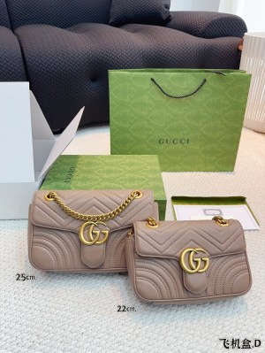 Gucci GG Marmont Quilted Shoulder Bag