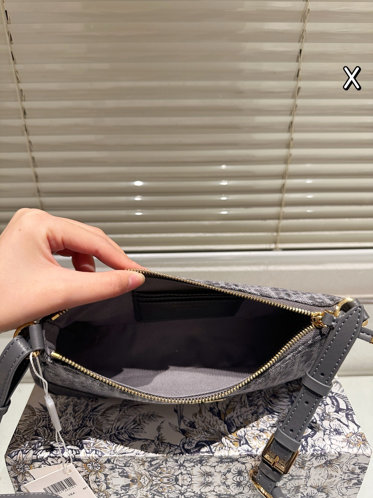 Mini sac à main Wanderlust Dior 30 Montaigne