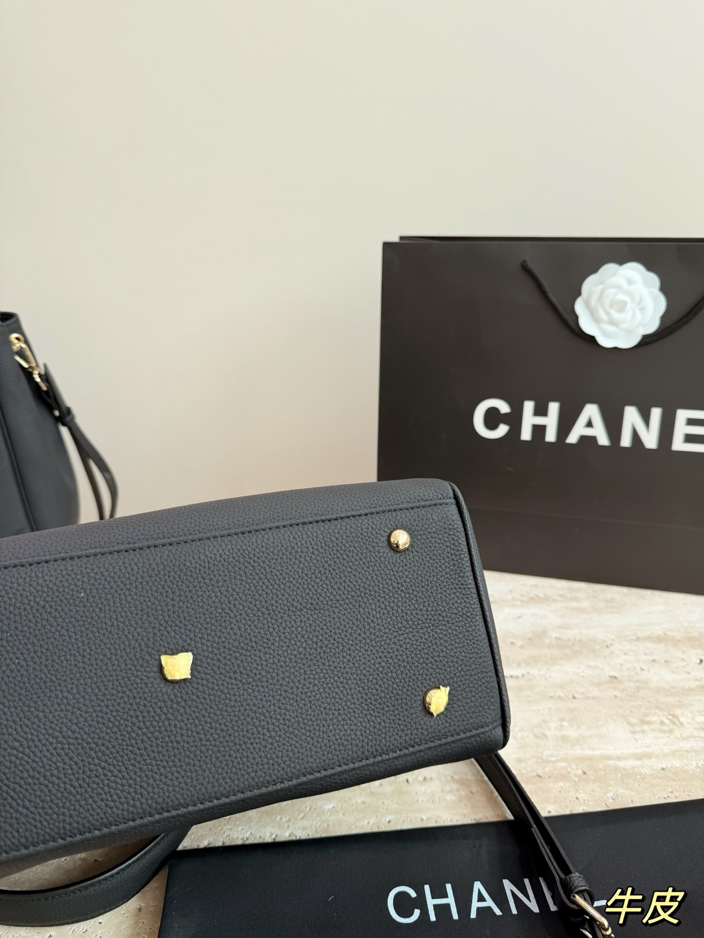 (Chanel) handbag