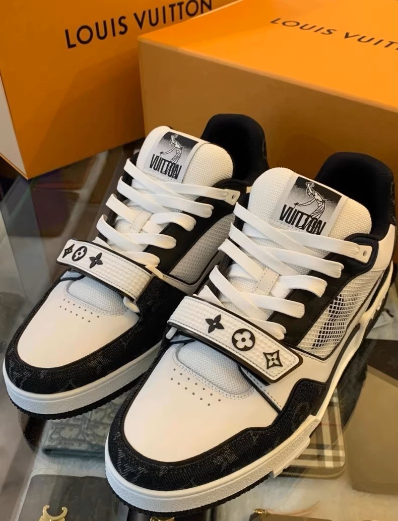 (Louis Vuitton) LV Trainer sneakers in black and white colorway with Velcro closure