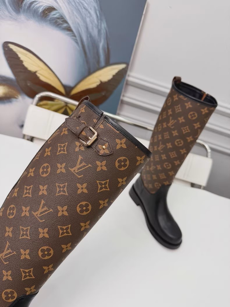 (Louis Vuitton) Tall boots.