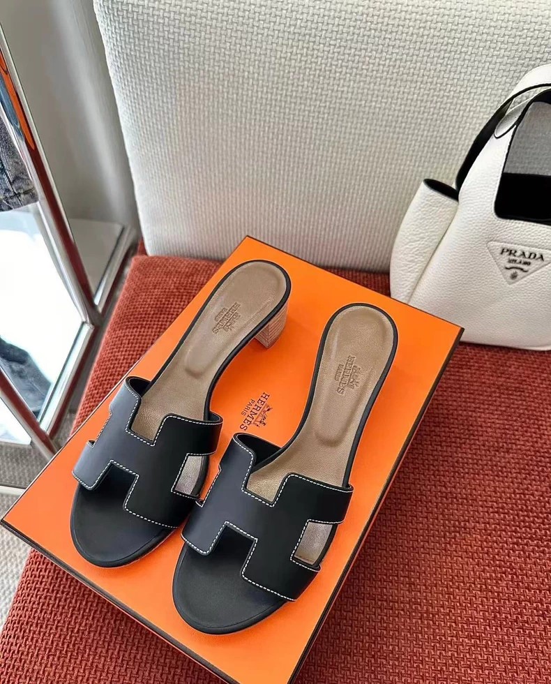 Hermès' classic Oasis sandals.