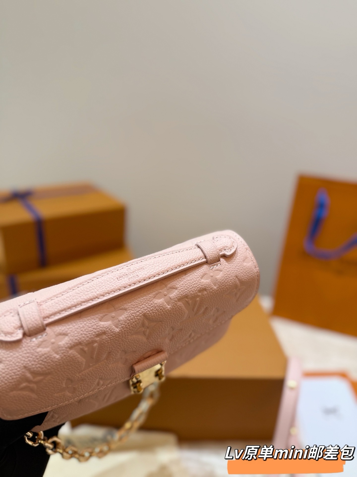 （Louis Vuitton）Pochette Métis East West