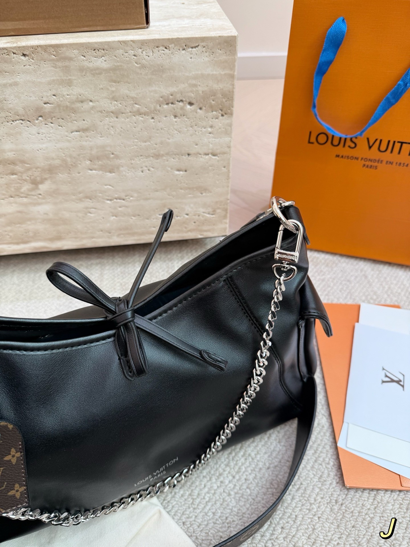 （Louis Vuitton） CarryAll Cargo Vibe PM