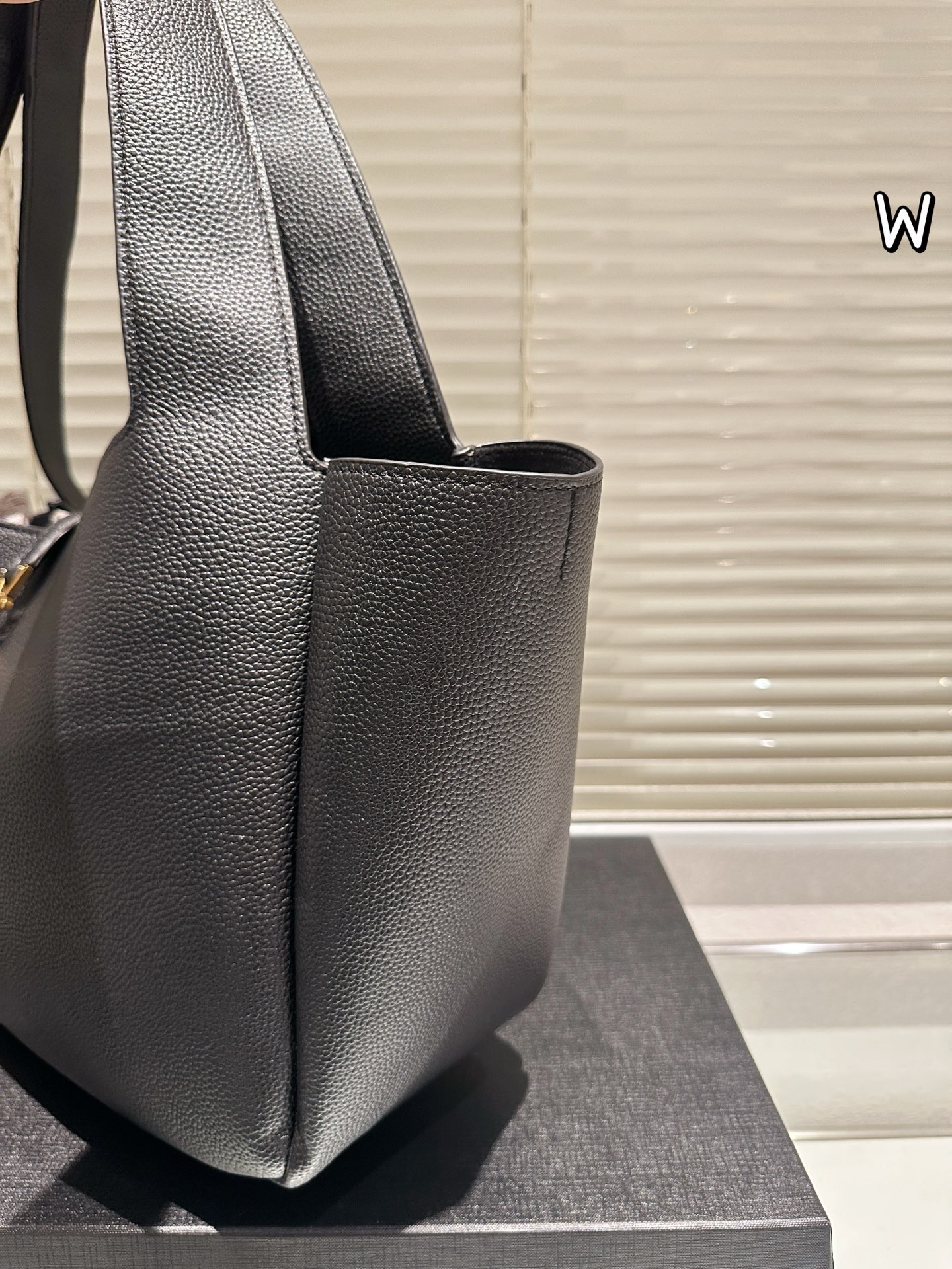 Sac cabas en cuir grainé Le 5 à 7 de Saint Laurent.