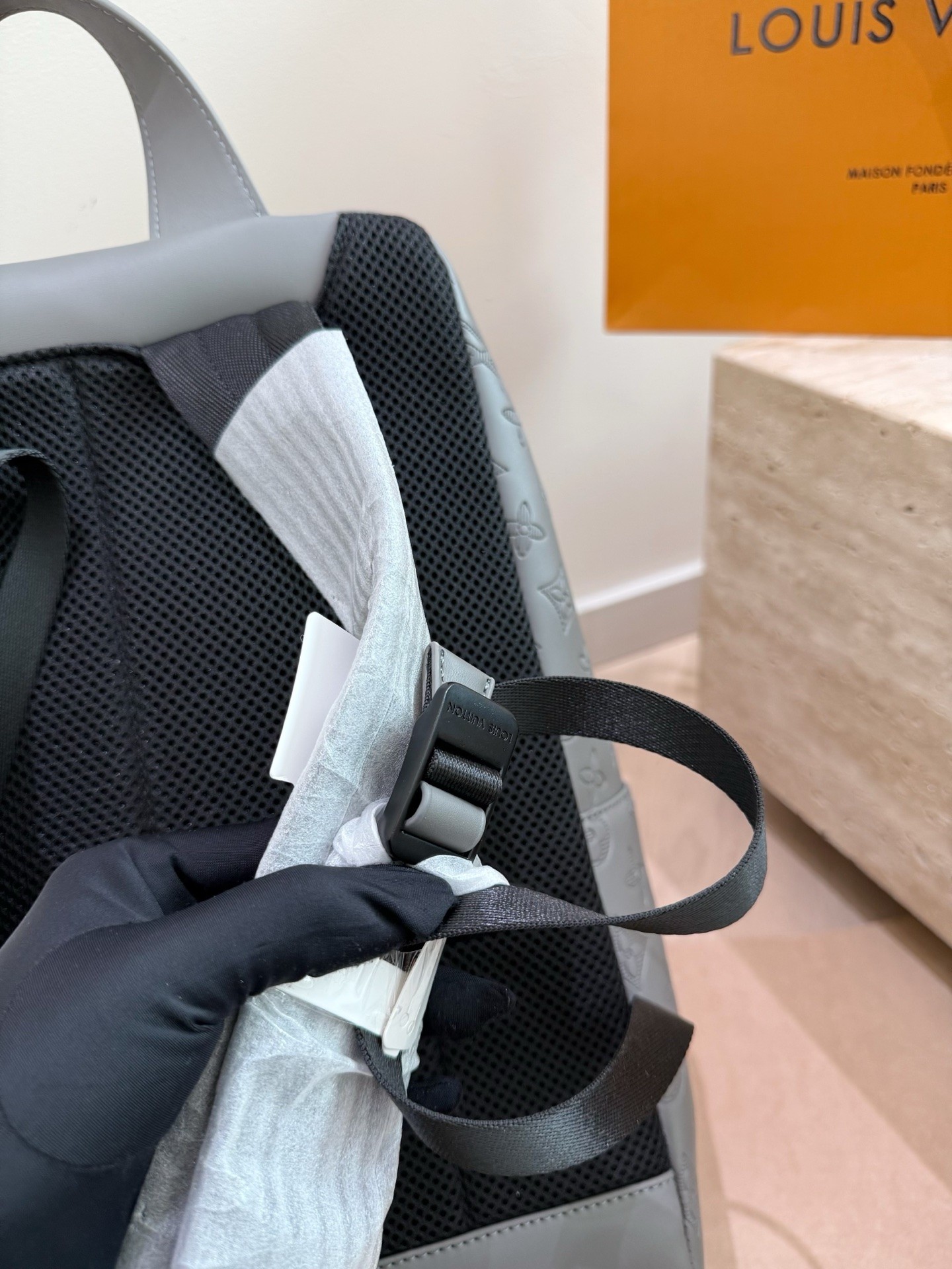 （Louis Vuitton）Monogram Shadow Discovery