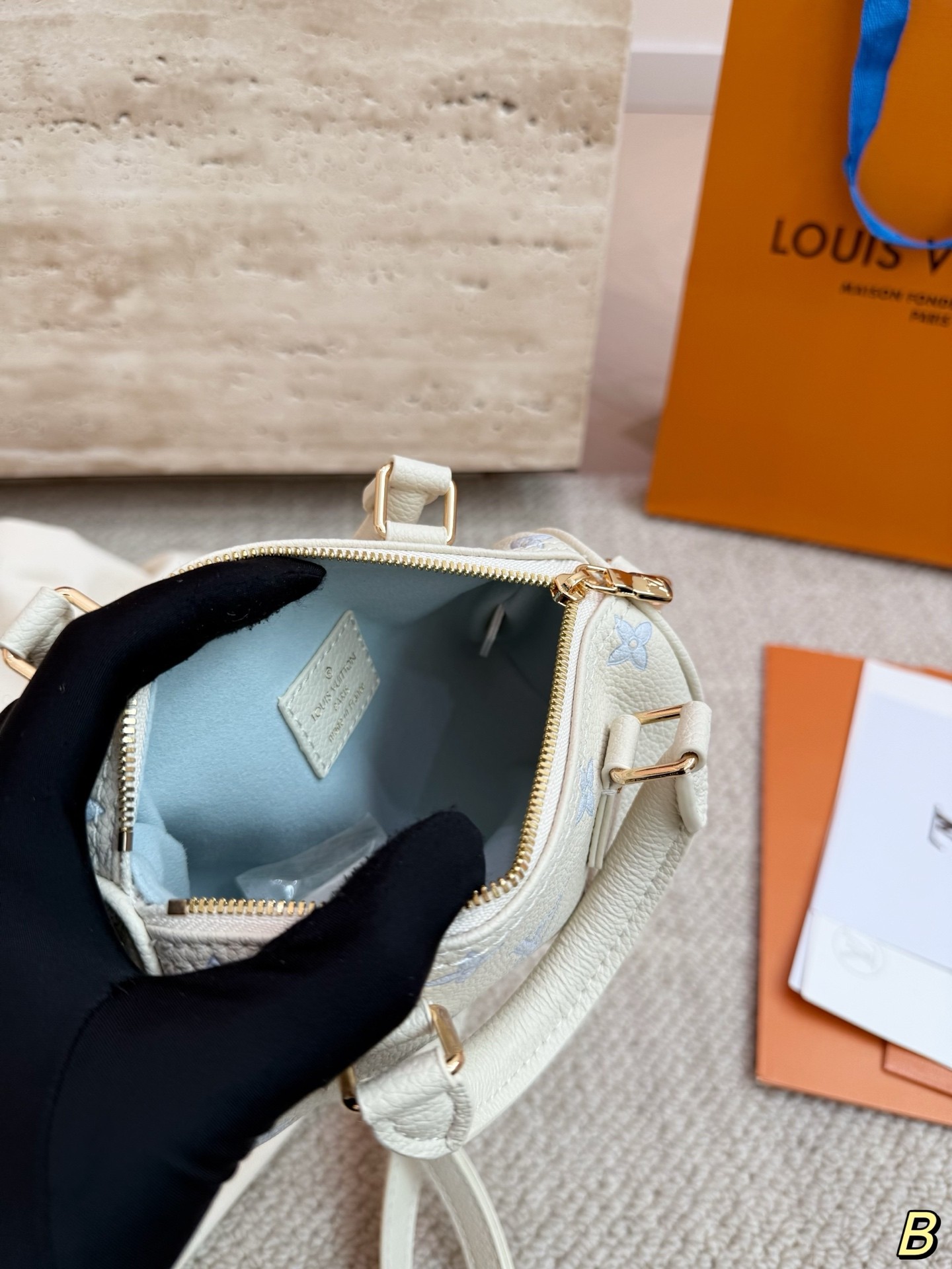 （Louis Vuitton） Speedy Bandoulière 20