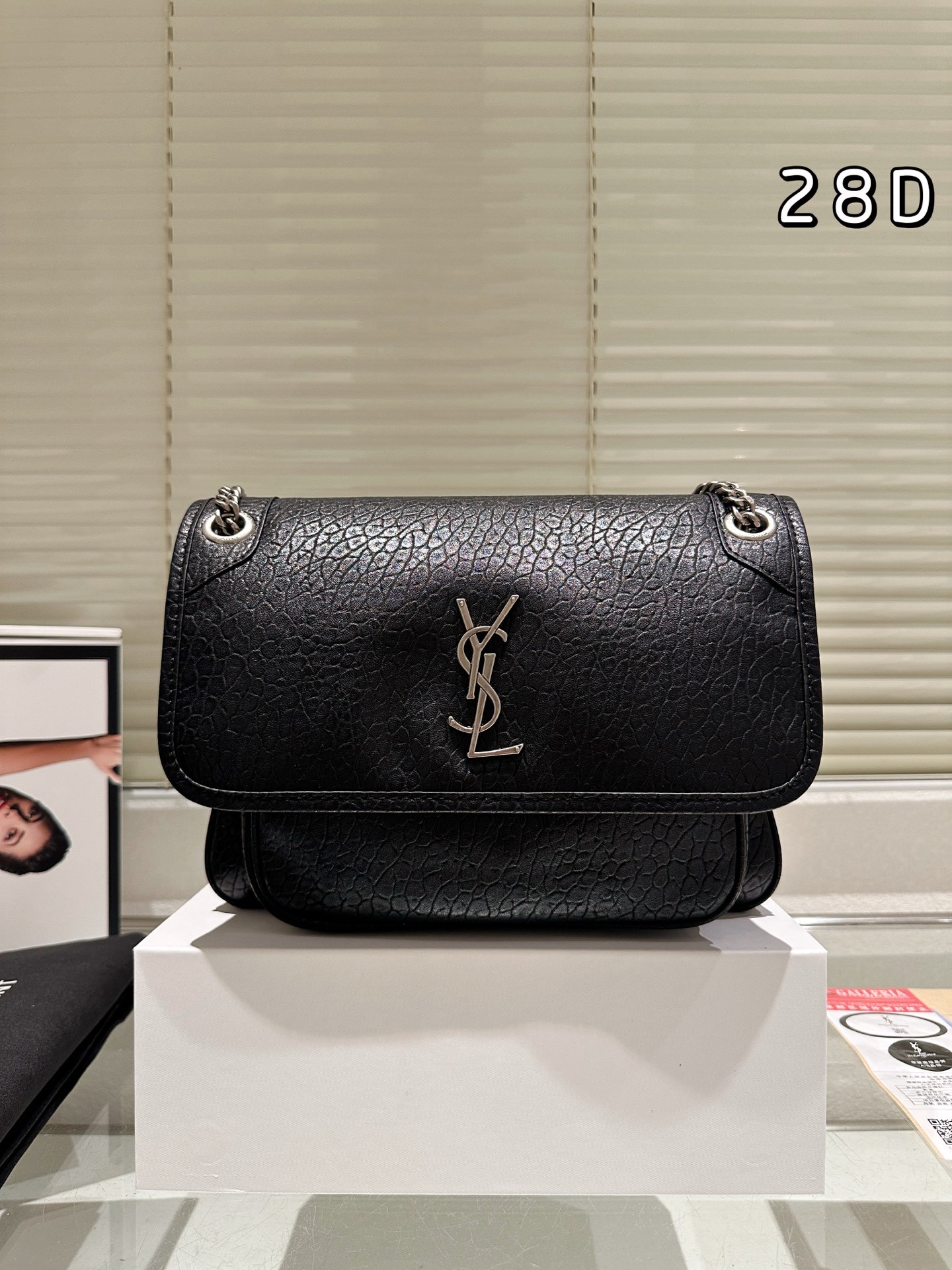 (Saint Laurent) Sac à bandoulière Niki Medium ou de taille similaire