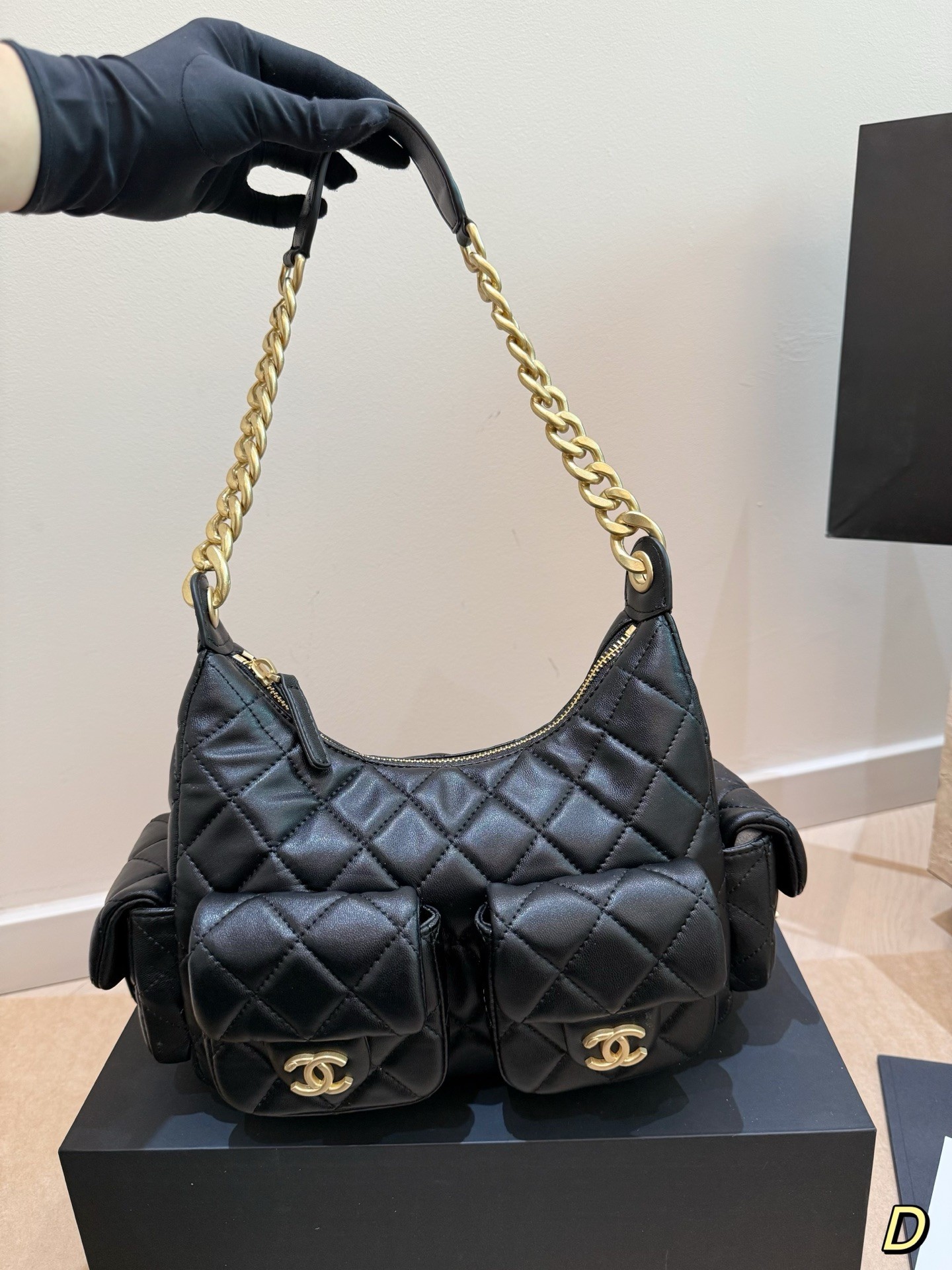 (Chanel) 25C Hobo Hippie Bag.