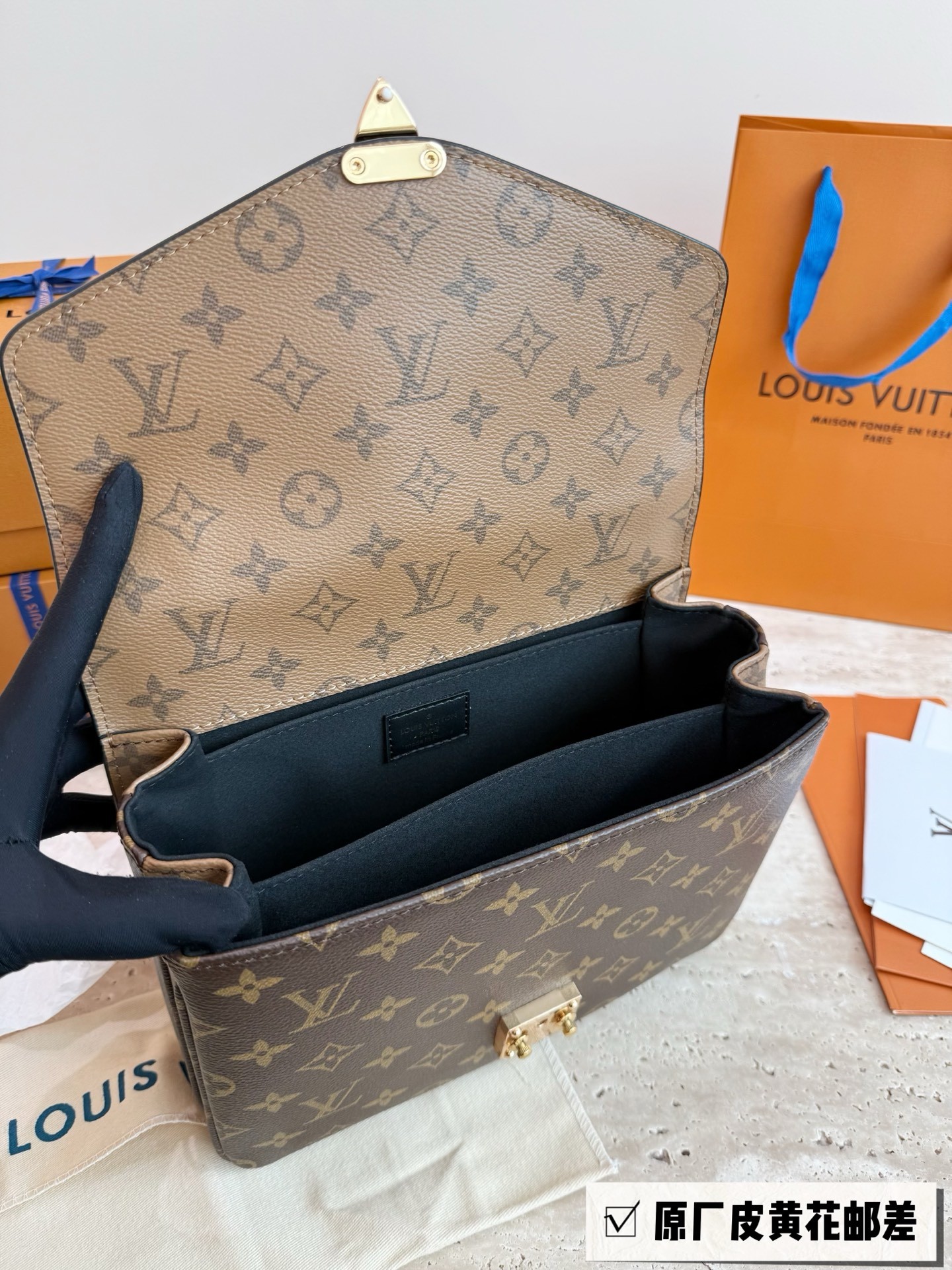 Louis Vuitton Pochette Métis Monogram Reverse