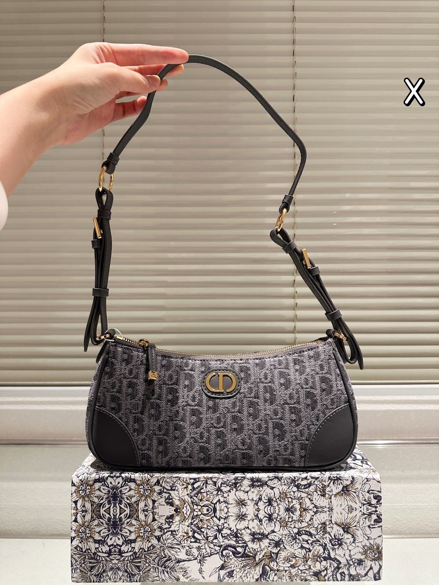 Mini sac à main Wanderlust Dior 30 Montaigne