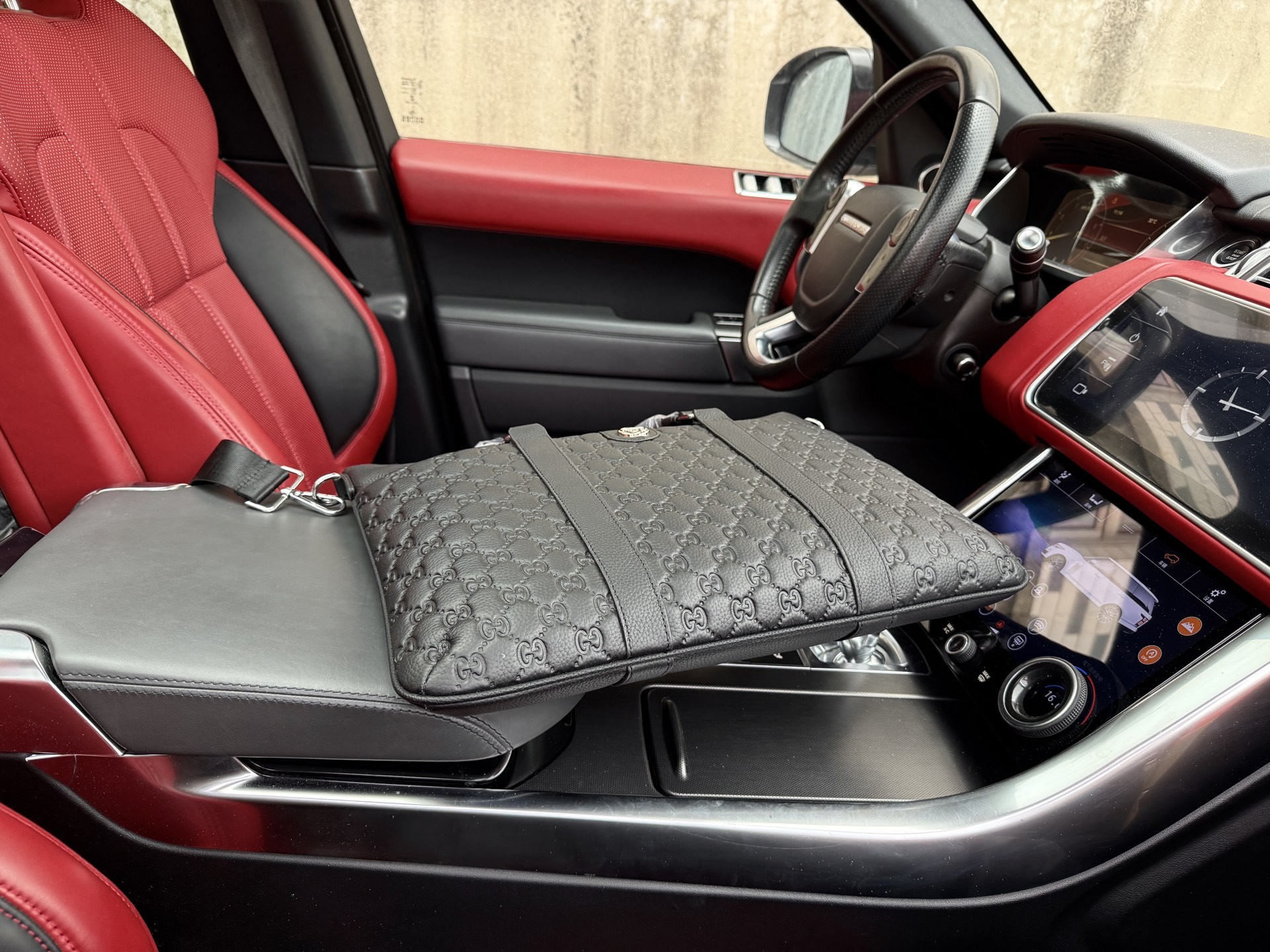 (Gucci) Men's Briefcase.