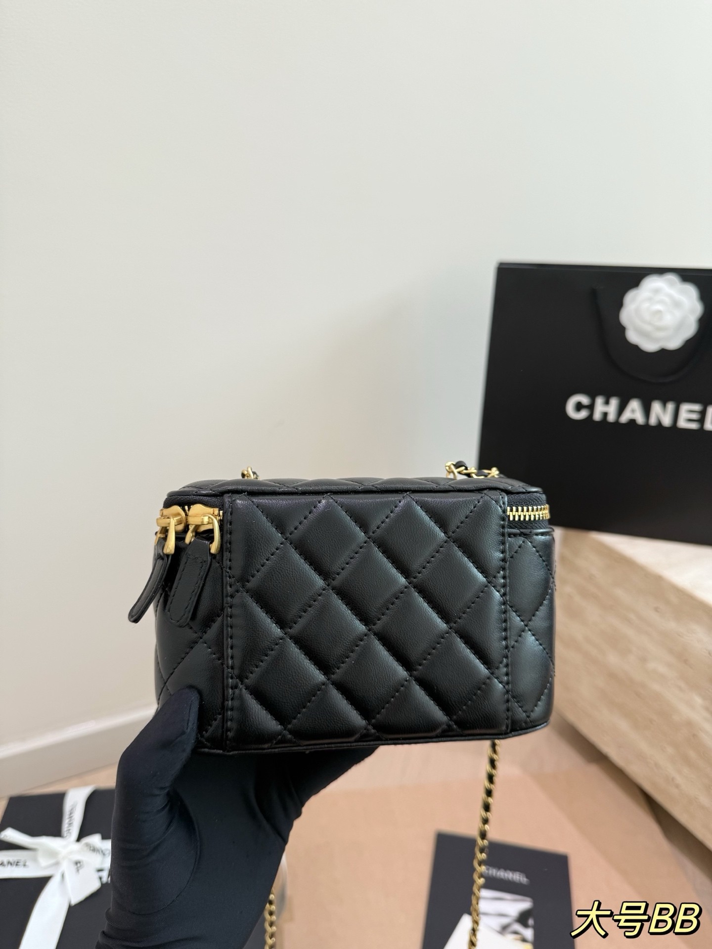 (Chanel) Black Diamond Quilted Gold Ball Box Bag