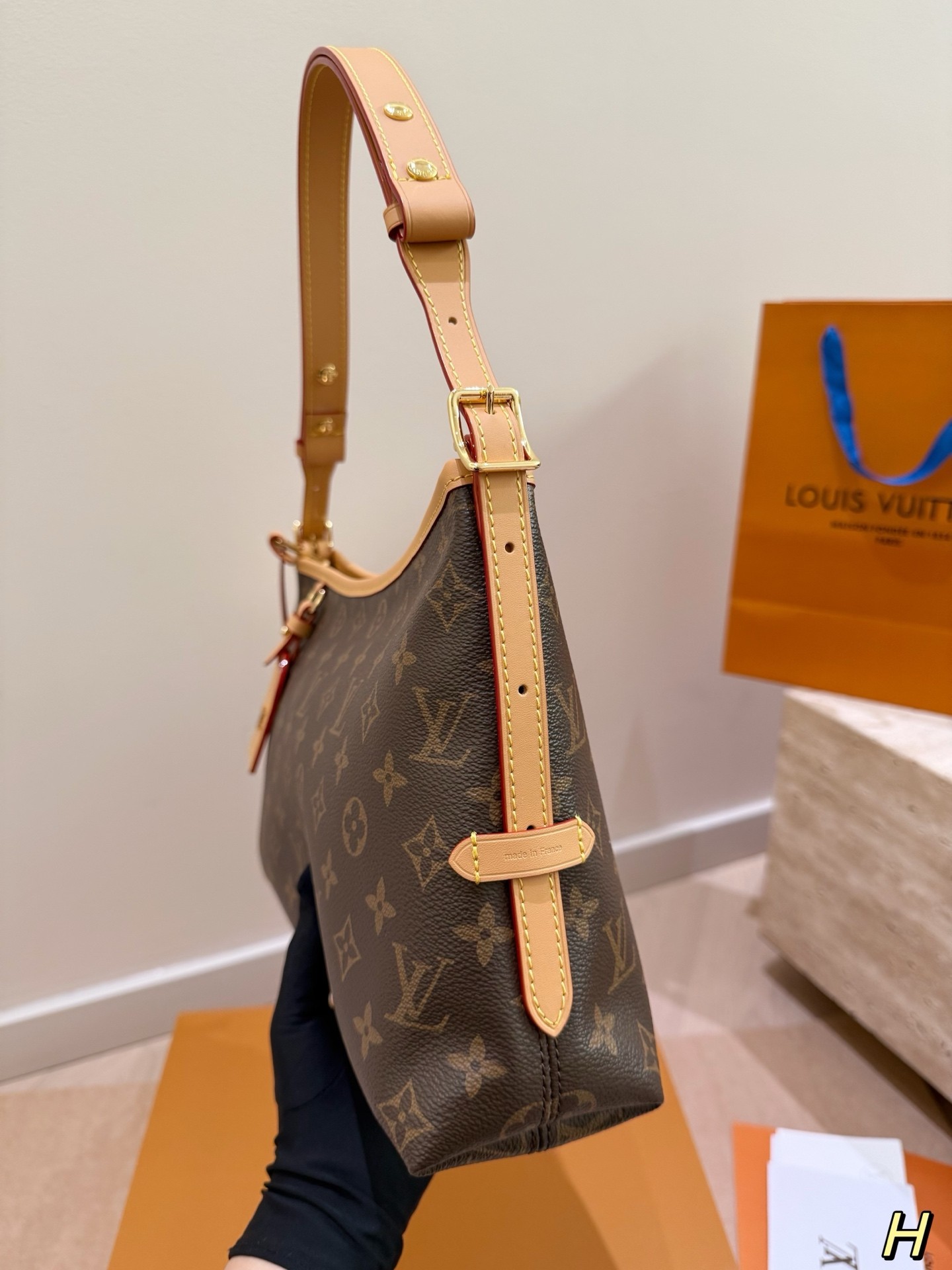 (Louis Vuitton)  CarryAll East West