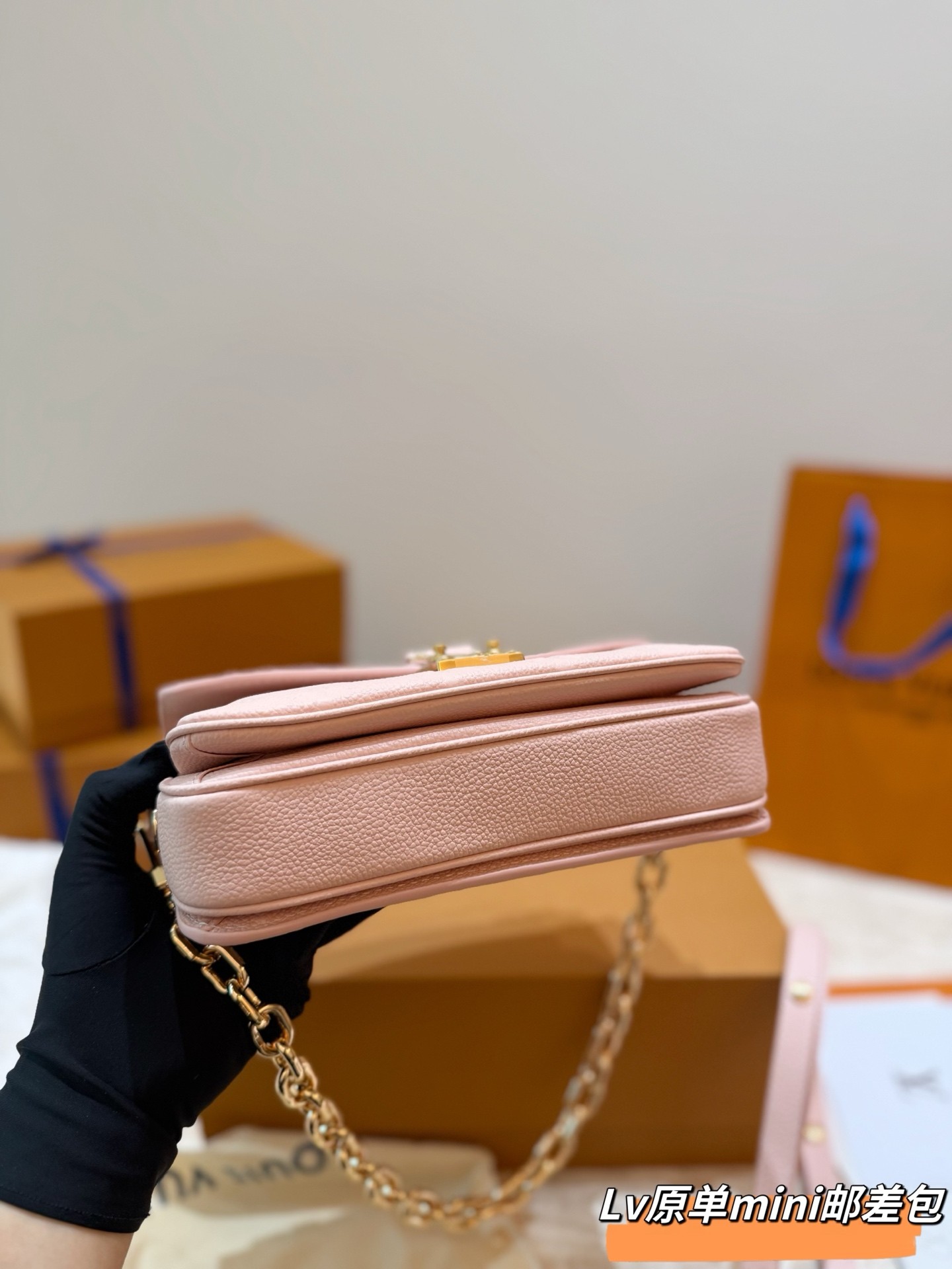 （Louis Vuitton）Pochette Métis East West